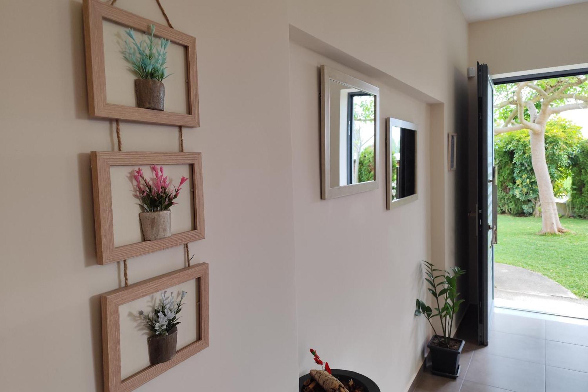 House In The Garden * Preveza